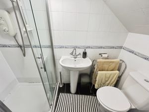 En-suite- click for photo gallery